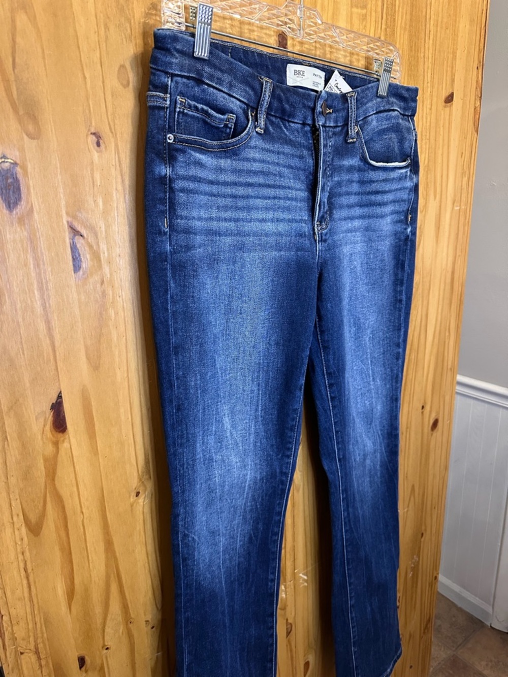 BKE Women's Straight Leg Jeans in Dark Blue Wash - Picture 2 of 2